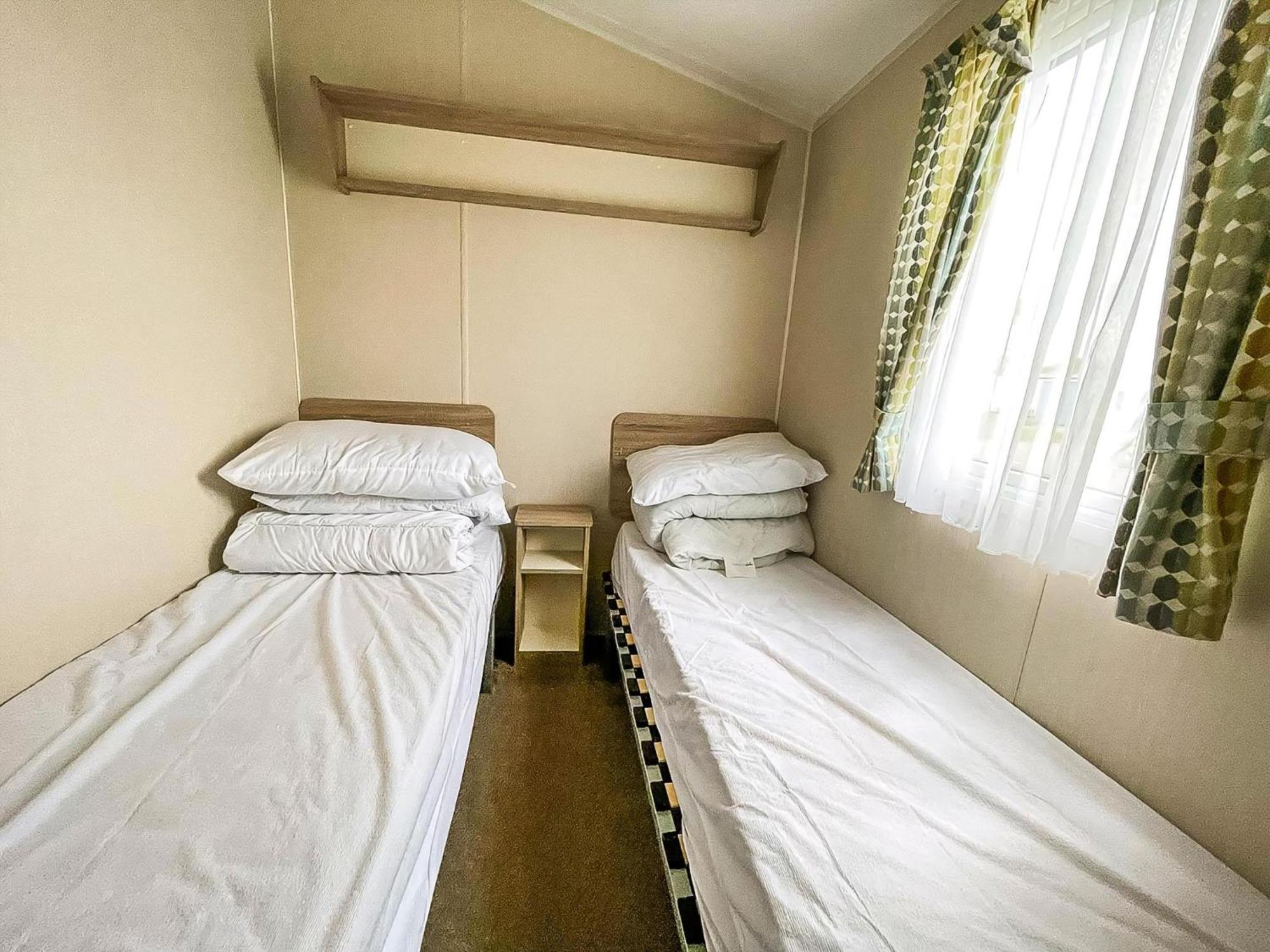 Great 6 Berth Caravan Nearby The Beach In Walton-On-The-Naze Ref 17181X Exterior photo