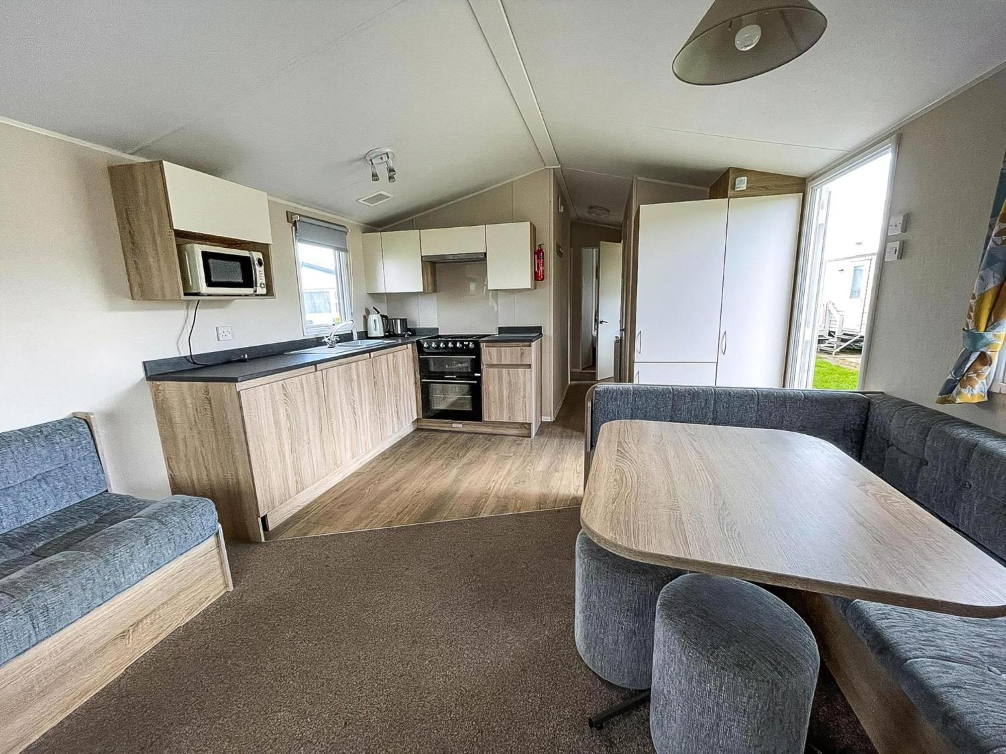 Great 6 Berth Caravan Nearby The Beach In Walton-On-The-Naze Ref 17181X Exterior photo