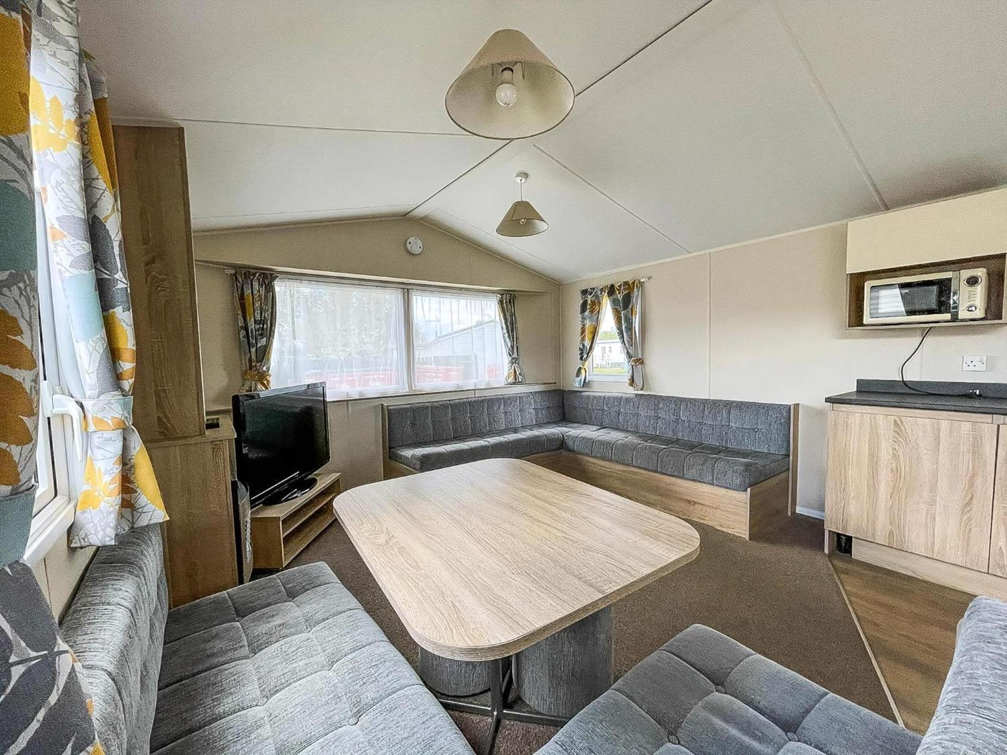 Great 6 Berth Caravan Nearby The Beach In Walton-On-The-Naze Ref 17181X Exterior photo